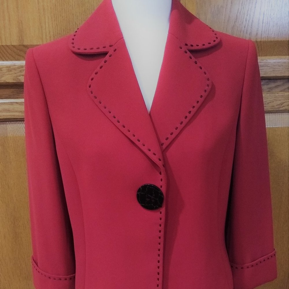 Tahari Jacket/Blazer